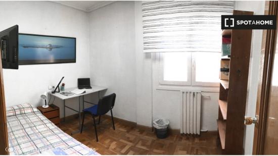 Habitación en piso compartido en Pamplona - NAVARRA