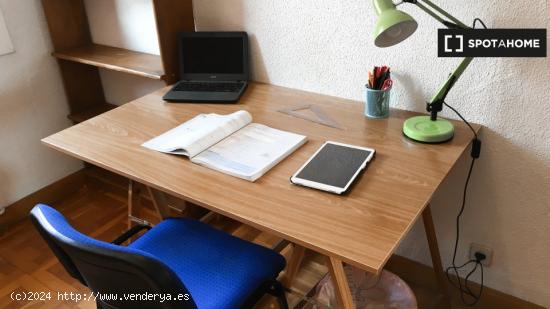 Habitación en piso compartido en Pamplona - NAVARRA