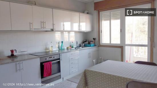 Alquiler de habitaciones en piso de 5 dormitorios en Vigo - PONTEVEDRA