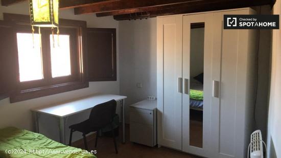 Habitaciones en alquiler en apartamento de 5 dormitorios en Alcalá De Henares. - MADRID