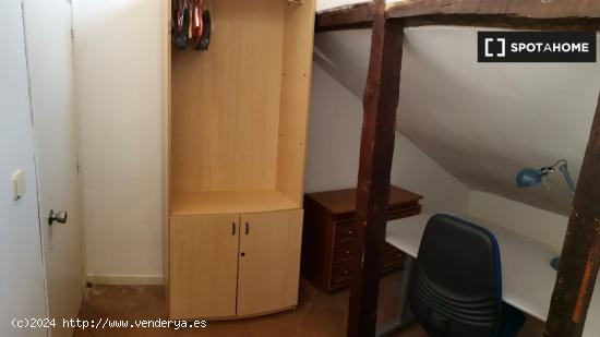 Habitaciones en alquiler en apartamento de 5 dormitorios en Alcalá De Henares. - MADRID