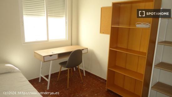 Habitación en piso compartido en Córdoba - CORDOBA