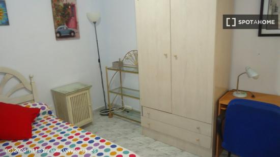 Habitación en piso compartido en Córdoba - CORDOBA