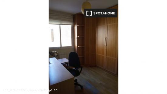 Habitación en piso compartido en Zaragoza - ZARAGOZA