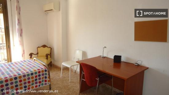 Habitación en piso compartido en Córdoba - CORDOBA