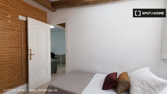 Coqueta Habitación en alquiler en Pio XII, Alicante- Solo chicas - ALICANTE