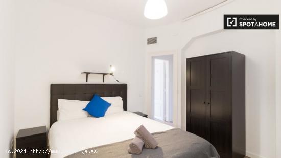 Alquiler de habitaciones en piso de 8 habitaciones en Barcelona - BARCELONA