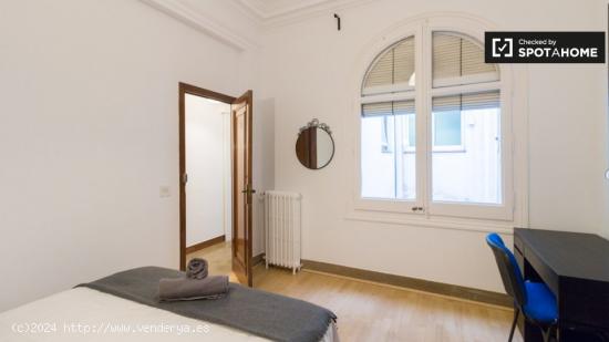 Alquiler de habitaciones en piso de 8 habitaciones en Barcelona - BARCELONA