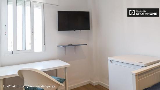 Habitaciones en alquiler en apartamento de 4 dormitorios en Valencia. - VALENCIA