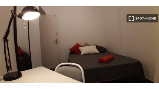 Alquiler de habitaciones en piso de 6 dormitorios en Les Corts, Barcelona - BARCELONA