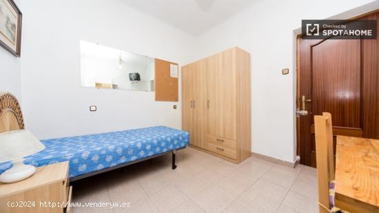 Habitación equipada con calefacción en un apartamento de 4 dormitorios, Argüelles - MADRID