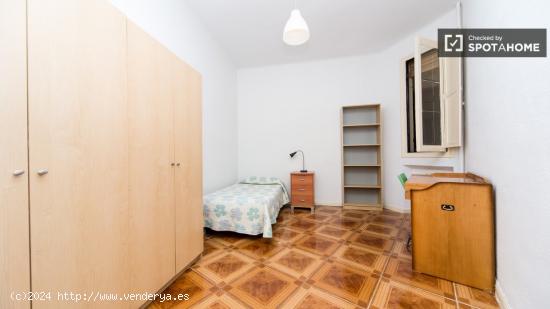 Gran habitación con armario independiente en piso compartido, Puerta del Sol - MADRID