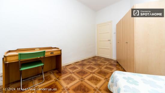 Gran habitación con armario independiente en piso compartido, Puerta del Sol - MADRID