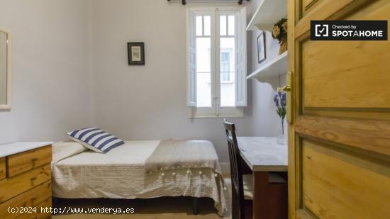 Cómoda habitación con escritorio en un apartamento de 5 dormitorios, Salamanca - MADRID