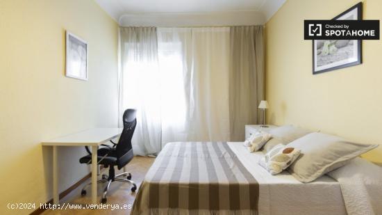 Habitación doble con excelentes vistas en un apartamento de 5 dormitorios, Salamanca. - MADRID