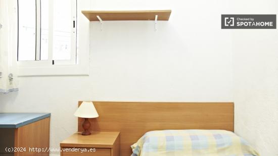 Habitación amueblada con calefacción en un apartamento de 5 dormitorios, Eixample - BARCELONA