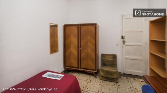 Relajante habitación con llave independiente en piso compartido, Malasaña - MADRID