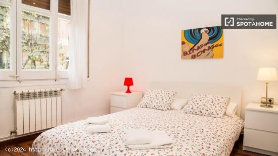 cálido y acogedor apartamento de dos dormitorios en el centro de Sant Antoni - BARCELONA