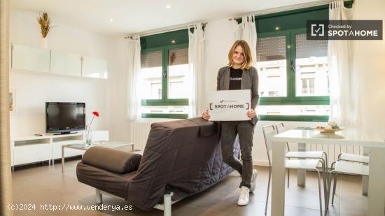 Apartamento de un dormitorio exterior con una pequeña terraza - BARCELONA