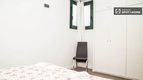 Bien presentado apartamento de un dormitorio situado a un minuto de la icónica mercado de Sant Anto