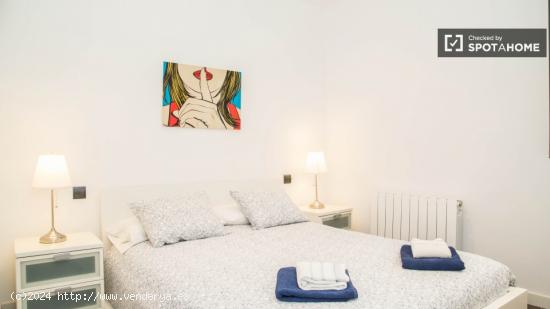 Amplio apartamento de un dormitorio con vistas al Mercat de Sant Antoni - BARCELONA