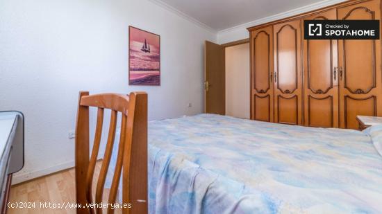 Gran habitación con armario independiente en el apartamento de 3 dormitorios, Campanar - VALENCIA