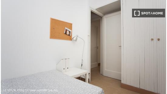 Vivienda con escritorio en apartamento de 6 dormitorios, Eixample - BARCELONA