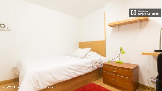 Habitación amueblada con calefacción en apartamento de 11 dormitorios, Malasaña - MADRID