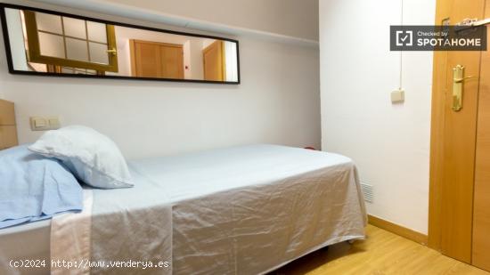 Luminosa habitación con calefacción en apartamento de 11 dormitorios, Malasaña - MADRID