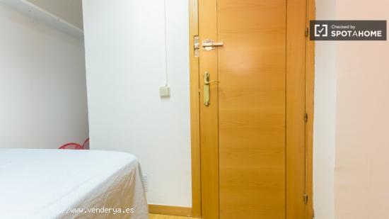 Luminosa habitación con calefacción en apartamento de 11 dormitorios, Malasaña - MADRID