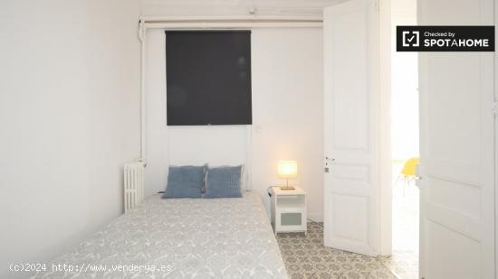 Habitación equipada con escritorio en piso compartido, Gràcia - BARCELONA