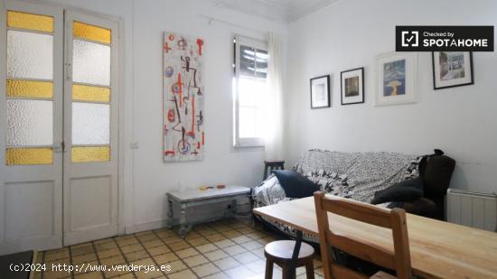 Cómoda habitación con ventana con vista a la calle en piso compartido, Eixample - BARCELONA