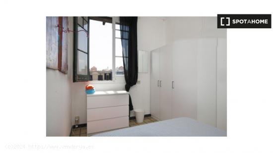 Alquilar una habitación con ventana con vista a la calle en piso compartido, Eixample - BARCELONA