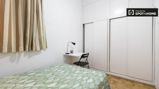 Acogedora habitación en apartamento de 4 dormitorios en Almagro y Trafalgar - Mujeres - MADRID