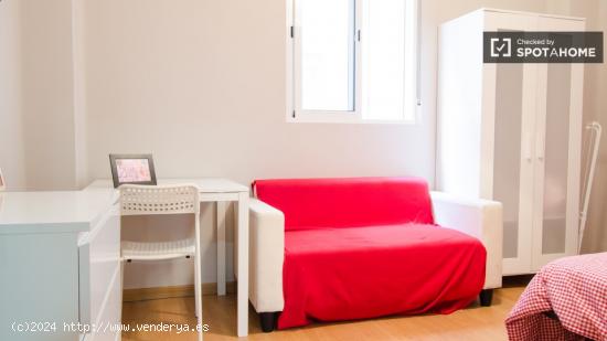 Habitación acogedora con cómoda en el apartamento compartido, Ciutat Vella - VALENCIA