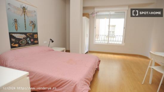 Habitación interior con llave independiente en el apartamento compartido, Ciutat Vella - VALENCIA