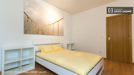 Habitación acogedora con calefacción en piso compartido, Latina - MADRID