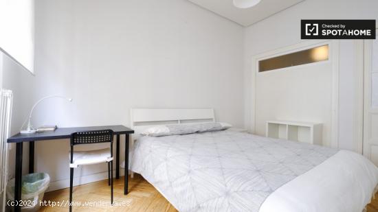 Habitación luminosa con llave independiente en el apartamento compartido, Puerta del Sol - MADRID