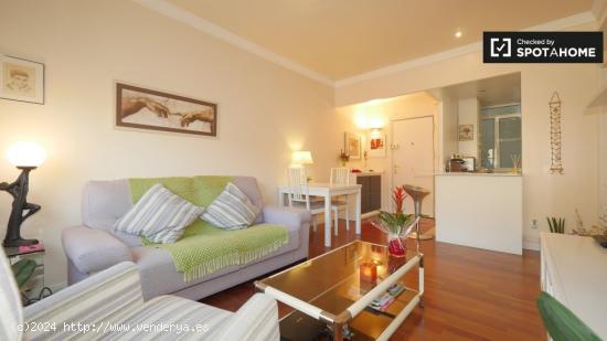 Acogedora habitación en un apartamento de 3 dormitorios en Gracia - BARCELONA