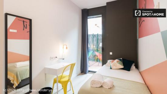 Habitación en piso compartido en Barcelona. Baño privado - BARCELONA