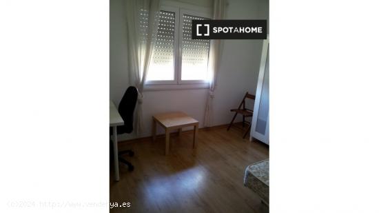 Habitación en piso compartido en barcelona. - BARCELONA