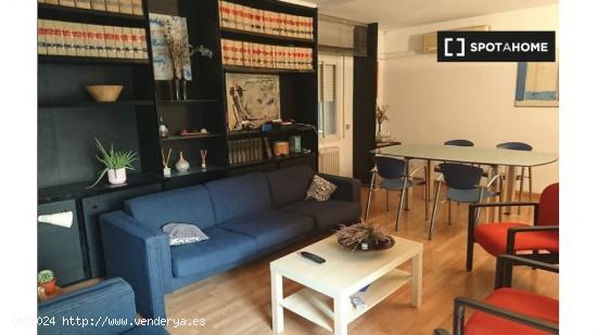 Habitación en piso compartido en barcelona. - BARCELONA