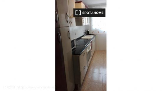 Habitación en piso compartido en valencia. - VALENCIA