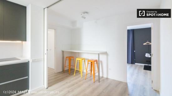 Habitación con terraza junto Metro Liceu en edificio coliving - BARCELONA