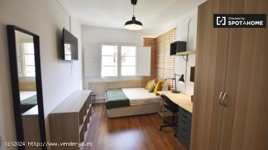 Se alquila habitación en piso de 3 habitaciones en Barcelona - BARCELONA