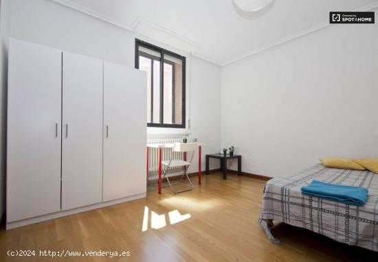  Luminosa habitación con calefacción en apartamento de 7 dormitorios, Tetuán - MADRID 