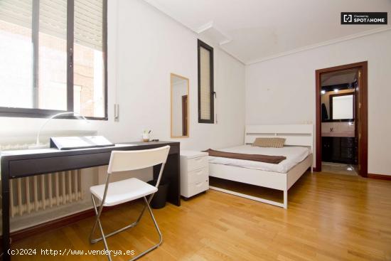  Luminosa habitación con calefacción en apartamento de 7 dormitorios, Tetuán - MADRID 