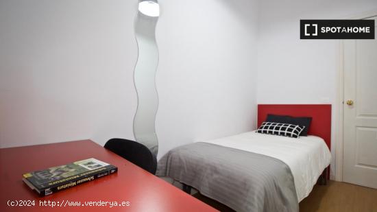 Alquiler de habitaciones en piso de 7 dormitorios en Chamberí, Madrid - MADRID