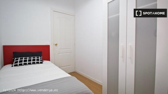 Alquiler de habitaciones en piso de 7 dormitorios en Chamberí, Madrid - MADRID