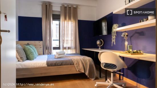 ¡Habitaciones en alquiler en un piso de 7 habitaciones en Madrid! - MADRID